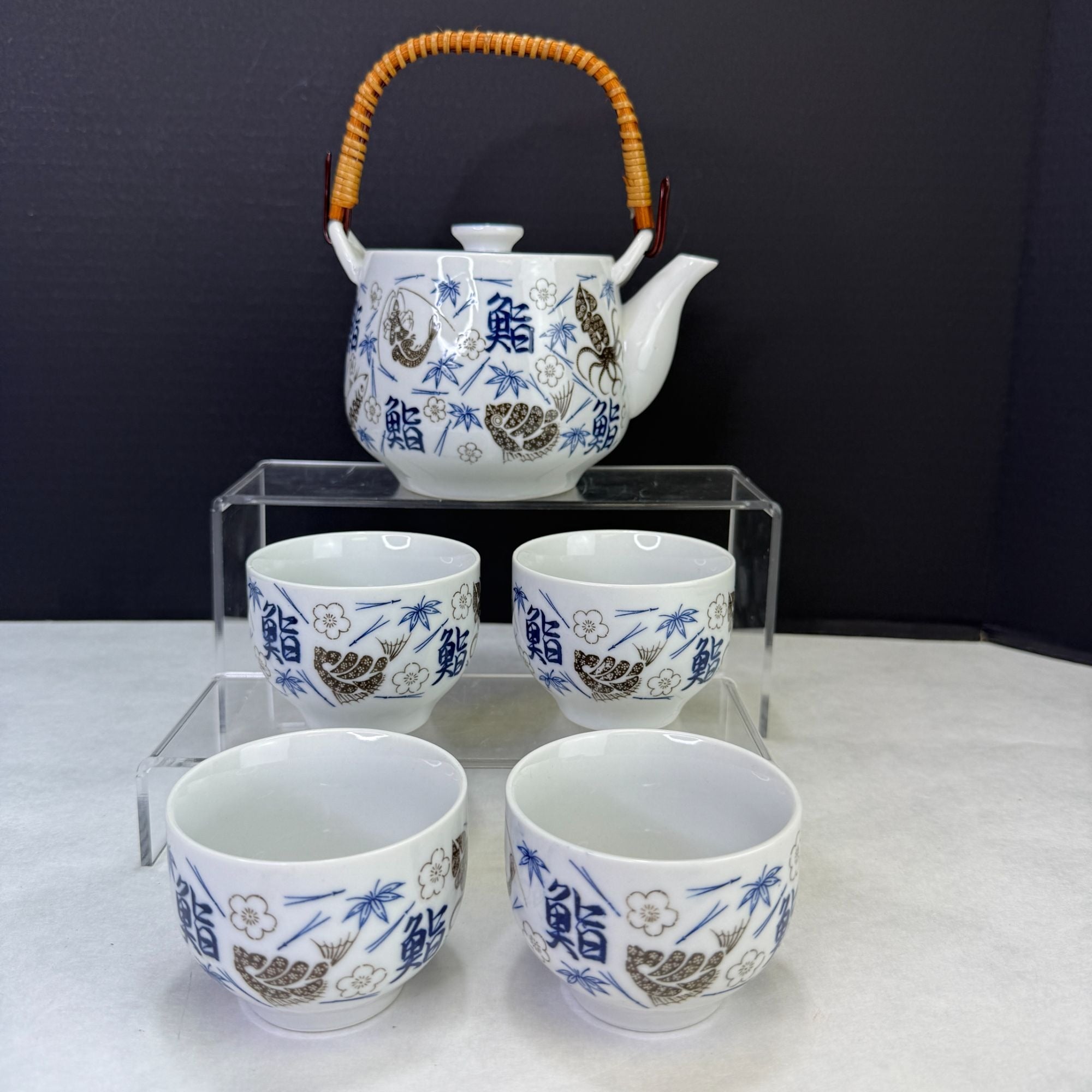 Vintage Porcelain Asian Motif Teapot With 4 Cups Made In Japan
