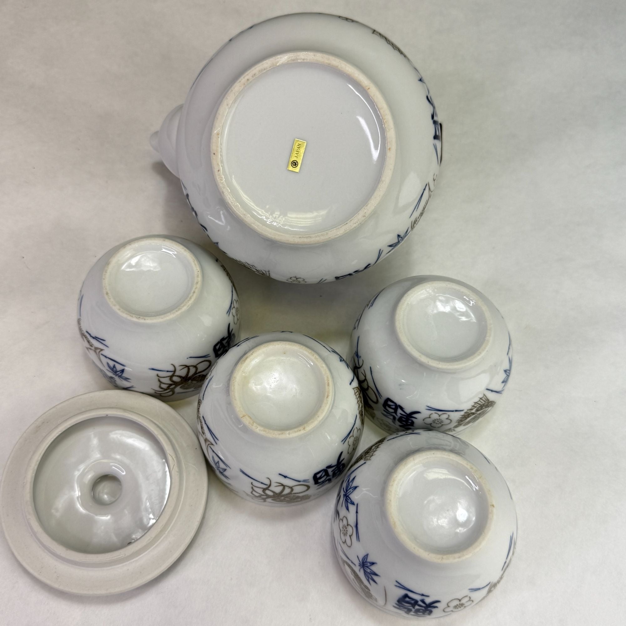 Vintage Porcelain Asian Motif Teapot With 4 Cups Made In Japan