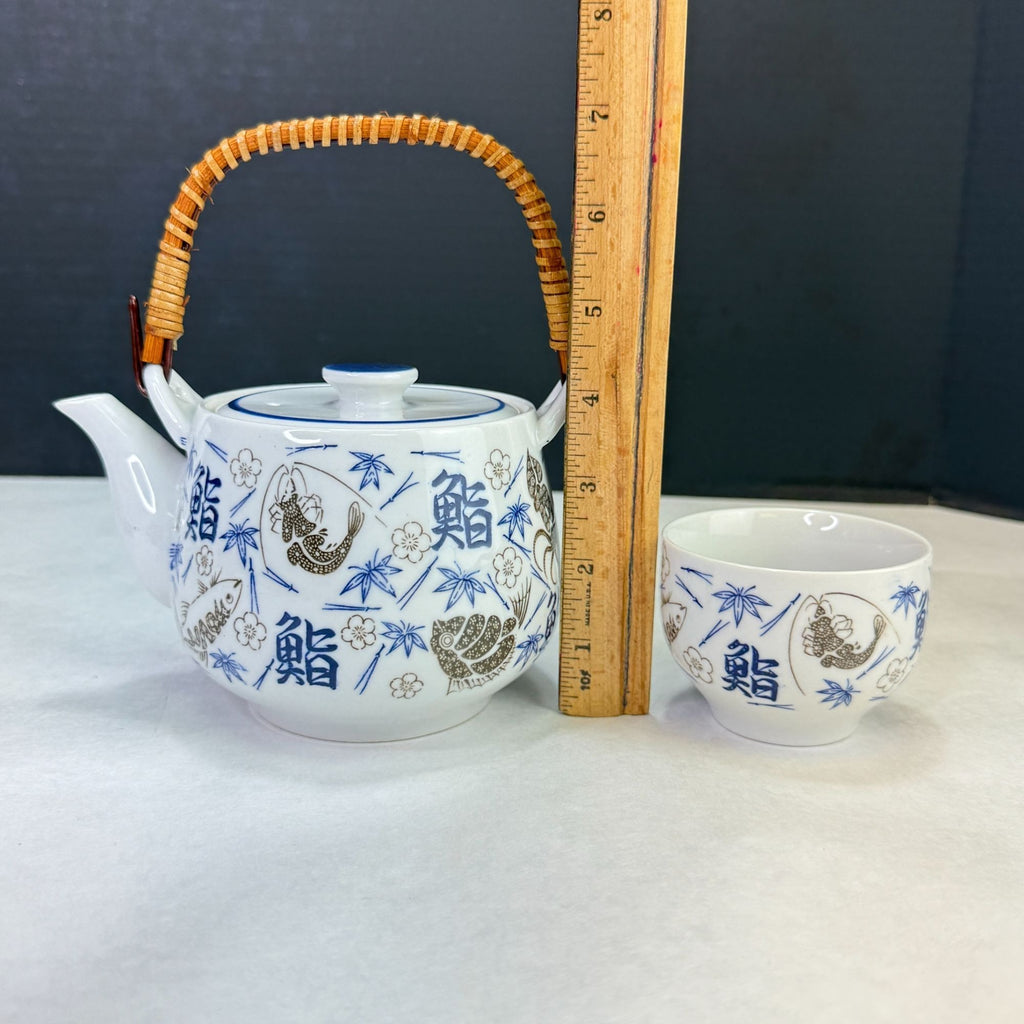 Vintage Porcelain Asian Motif Teapot With 4 Cups Made In Japan
