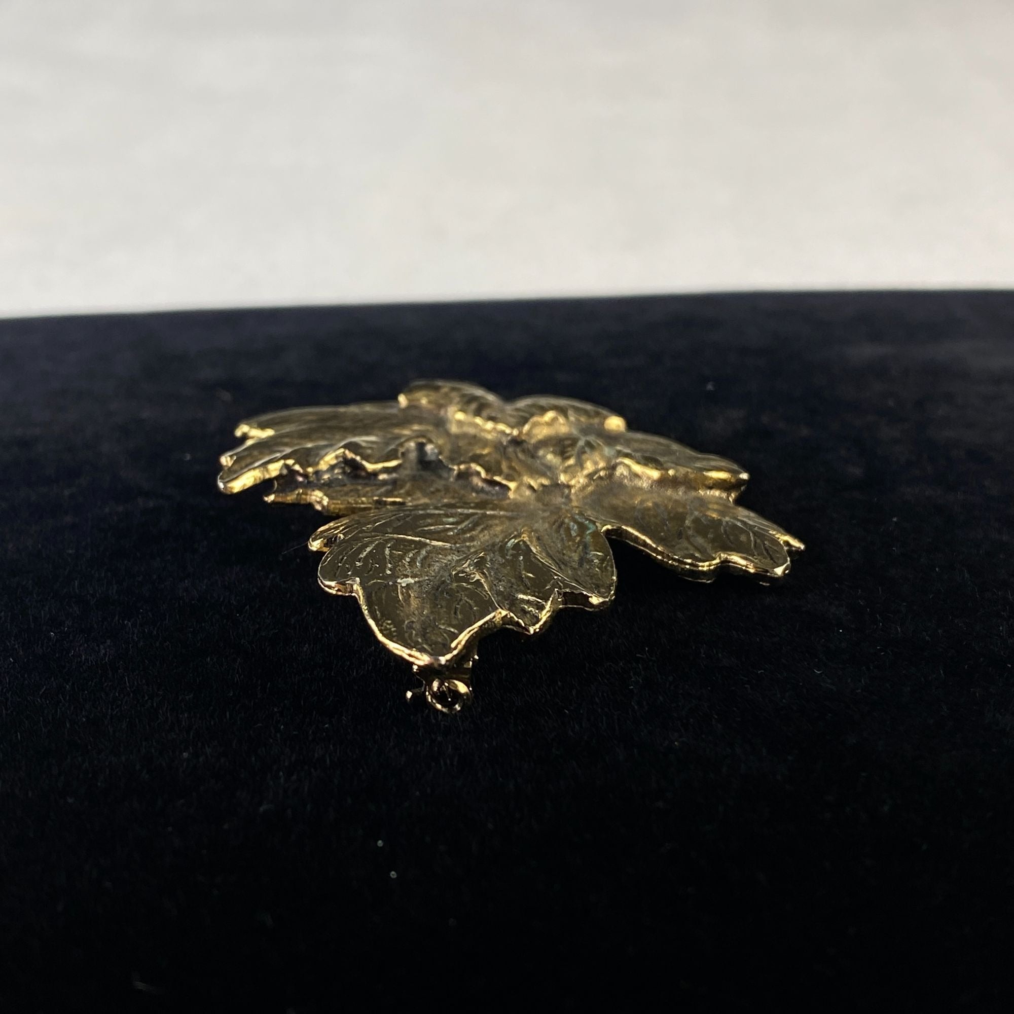 Vintage Joans Collectibles Autumn Fall Leaf Gold Tone Metal Brooch Pin
