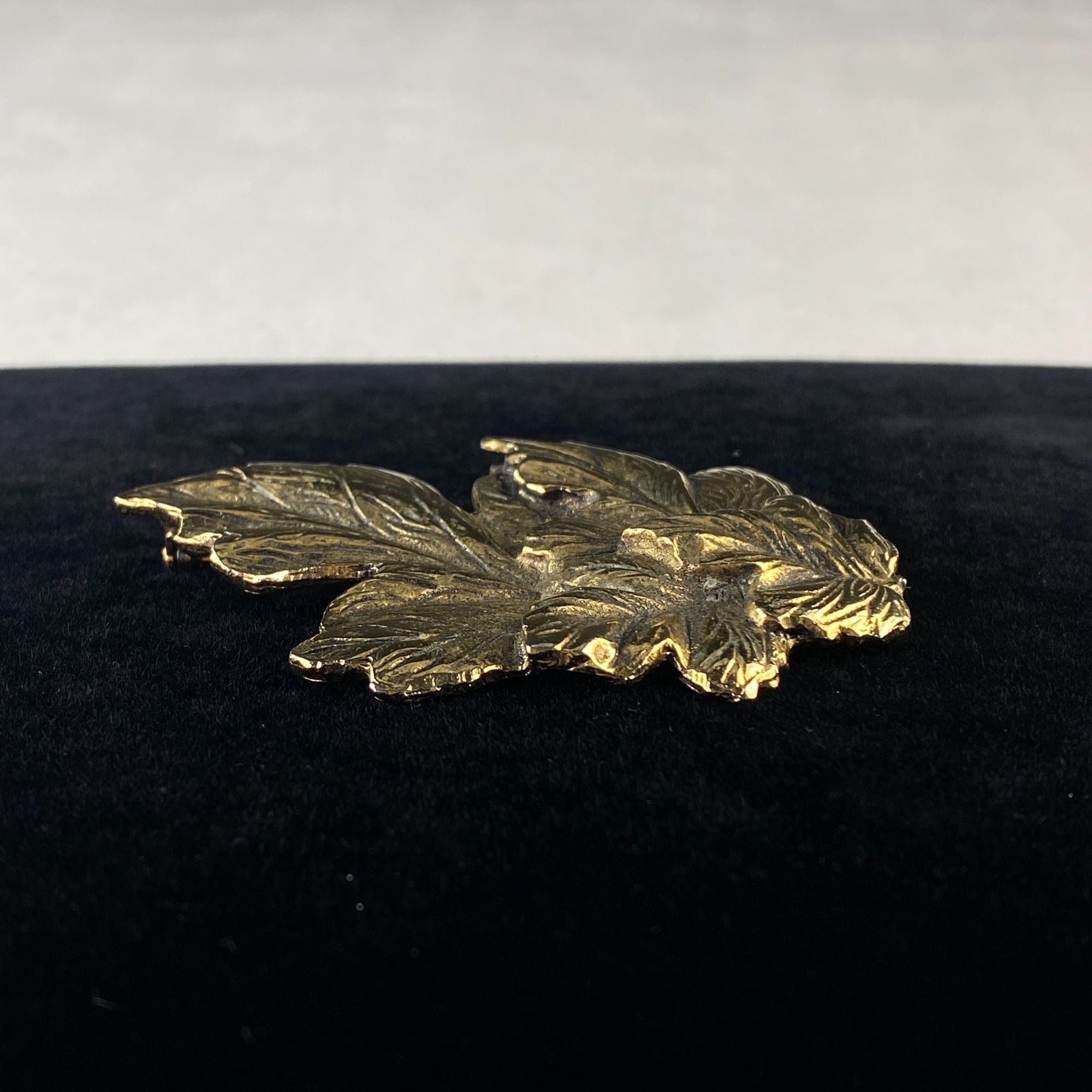 Vintage Joans Collectibles Autumn Fall Leaf Gold Tone Metal Brooch Pin