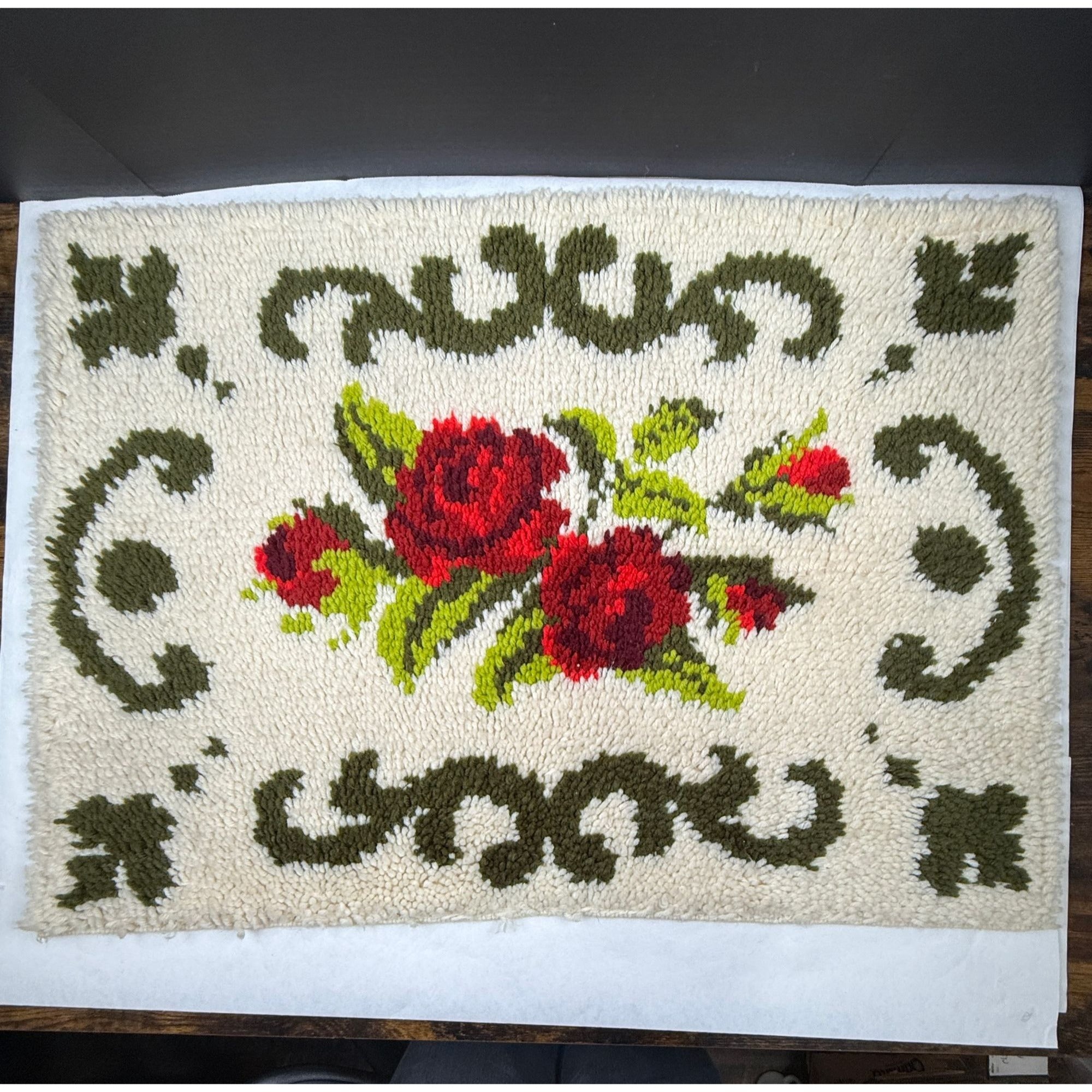 Vintage Red Rose Latch Hook Rug Wall Décor 24x33