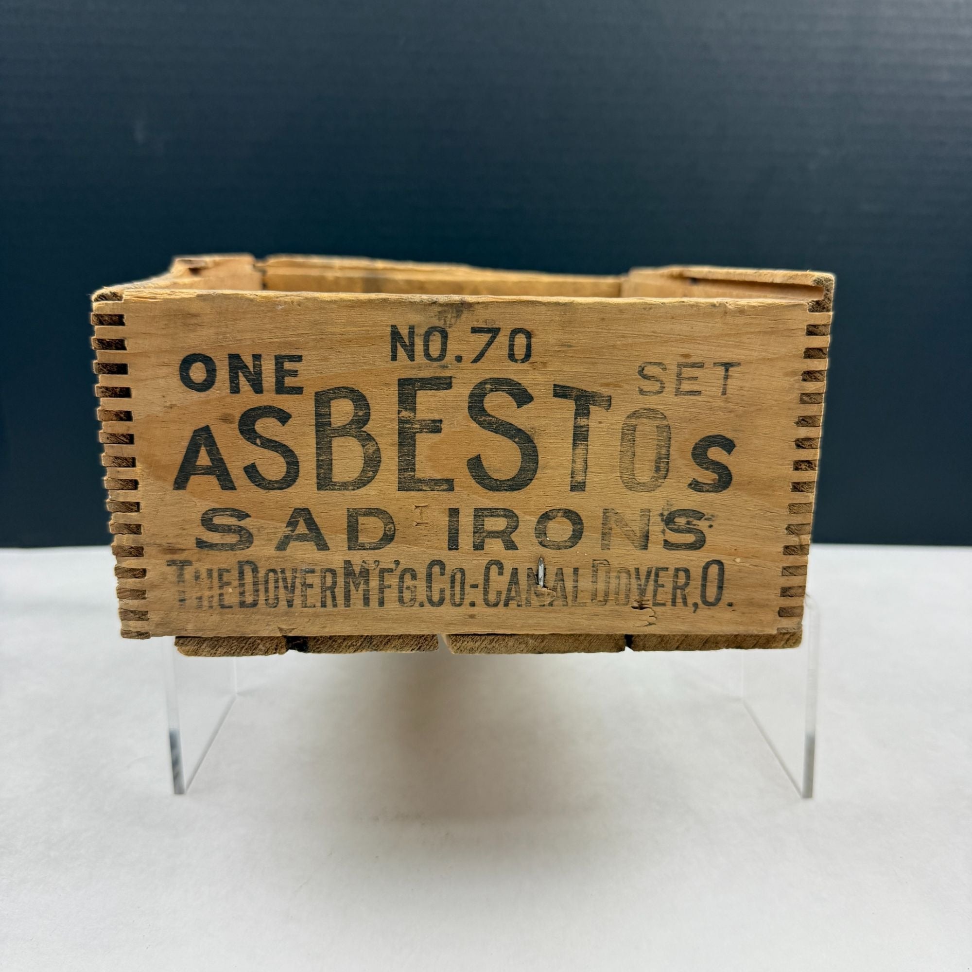 Vintage Asbestos Dover Mfg Sad Irons No 70 Wood Box