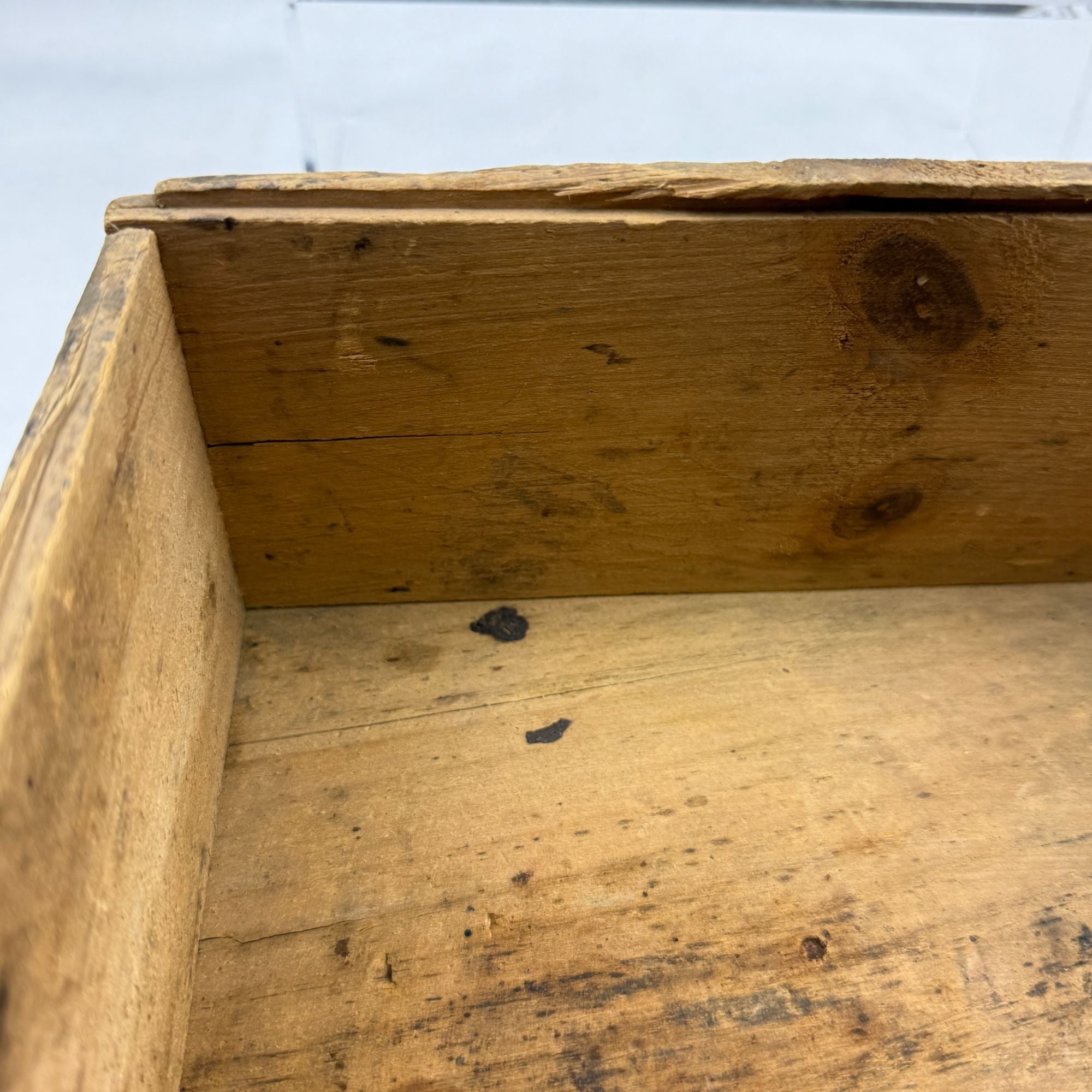 Vintage Asbestos Dover Mfg Sad Irons No 70 Wood Box