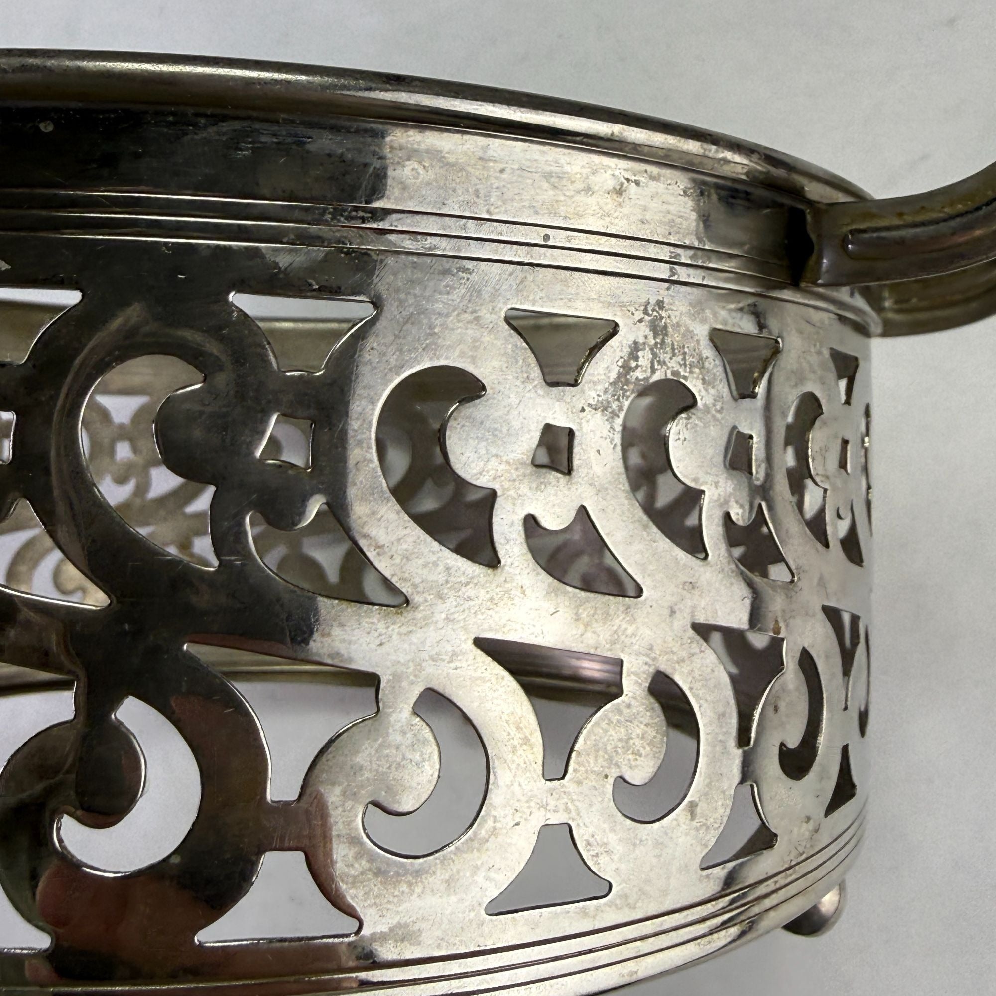 Vintage Manning Bowman Filigree Silverplate Serving Dish Ring With Handles