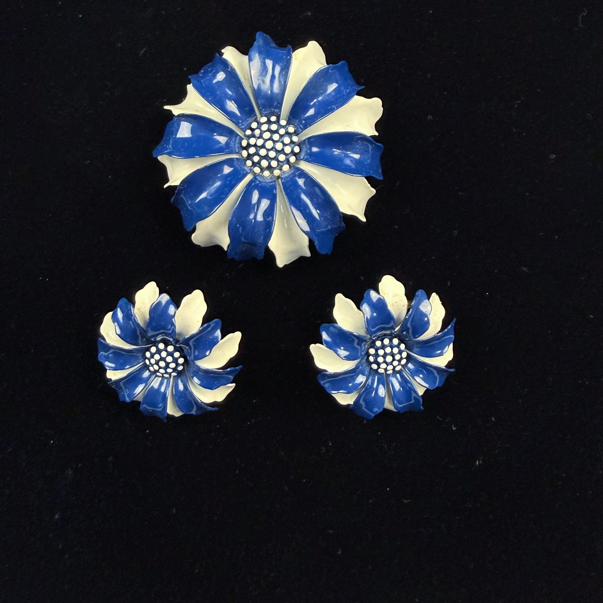 Vintage Crown Trifari Blue White Daisy Flower Enamel Brooch and Earrings Set