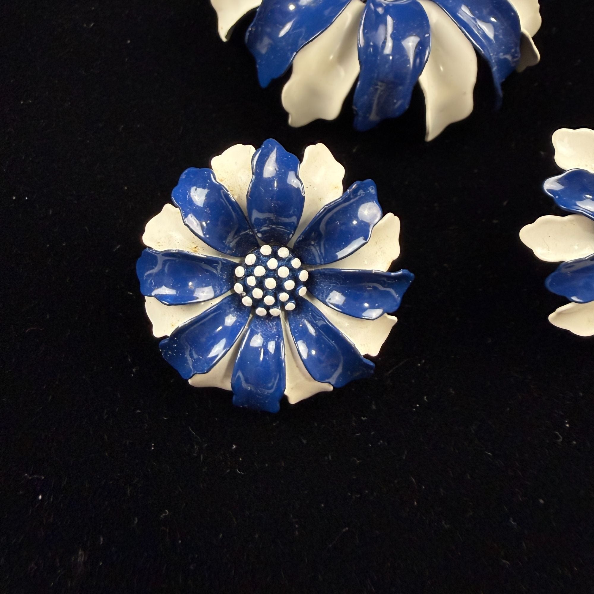 Vintage Crown Trifari Blue White Daisy Flower Enamel Brooch and Earrings Set