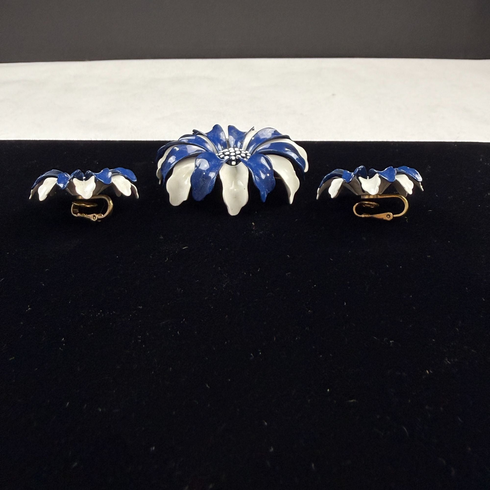 Vintage Crown Trifari Blue White Daisy Flower Enamel Brooch and Earrings Set