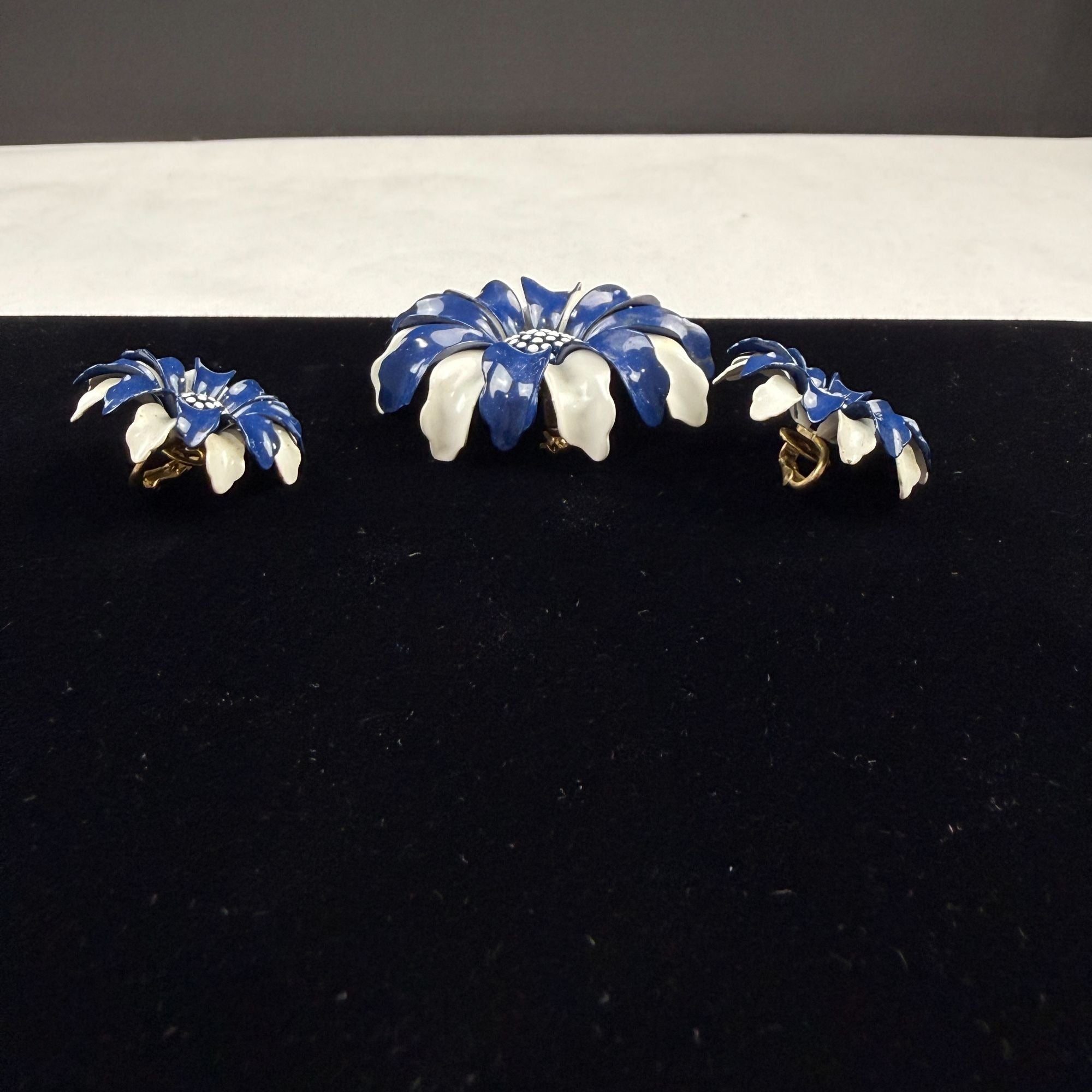 Vintage Crown Trifari Blue White Daisy Flower Enamel Brooch and Earrings Set