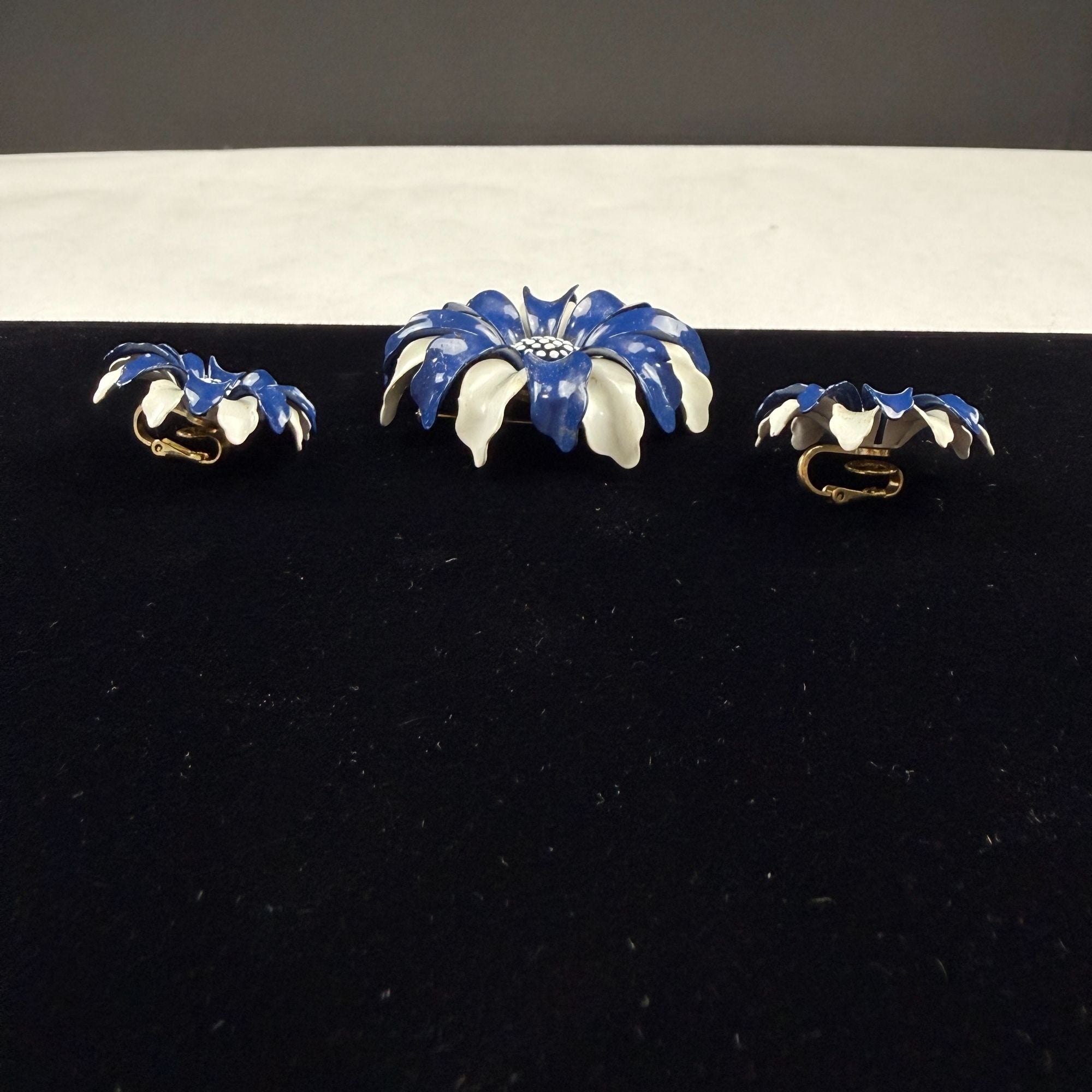 Vintage Crown Trifari Blue White Daisy Flower Enamel Brooch and Earrings Set