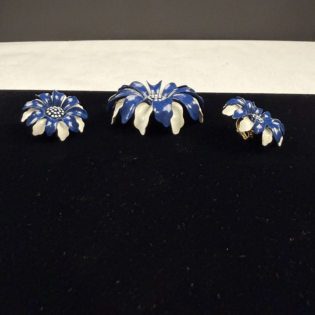 Vintage Crown Trifari Blue White Daisy Flower Enamel Brooch and Earrings Set