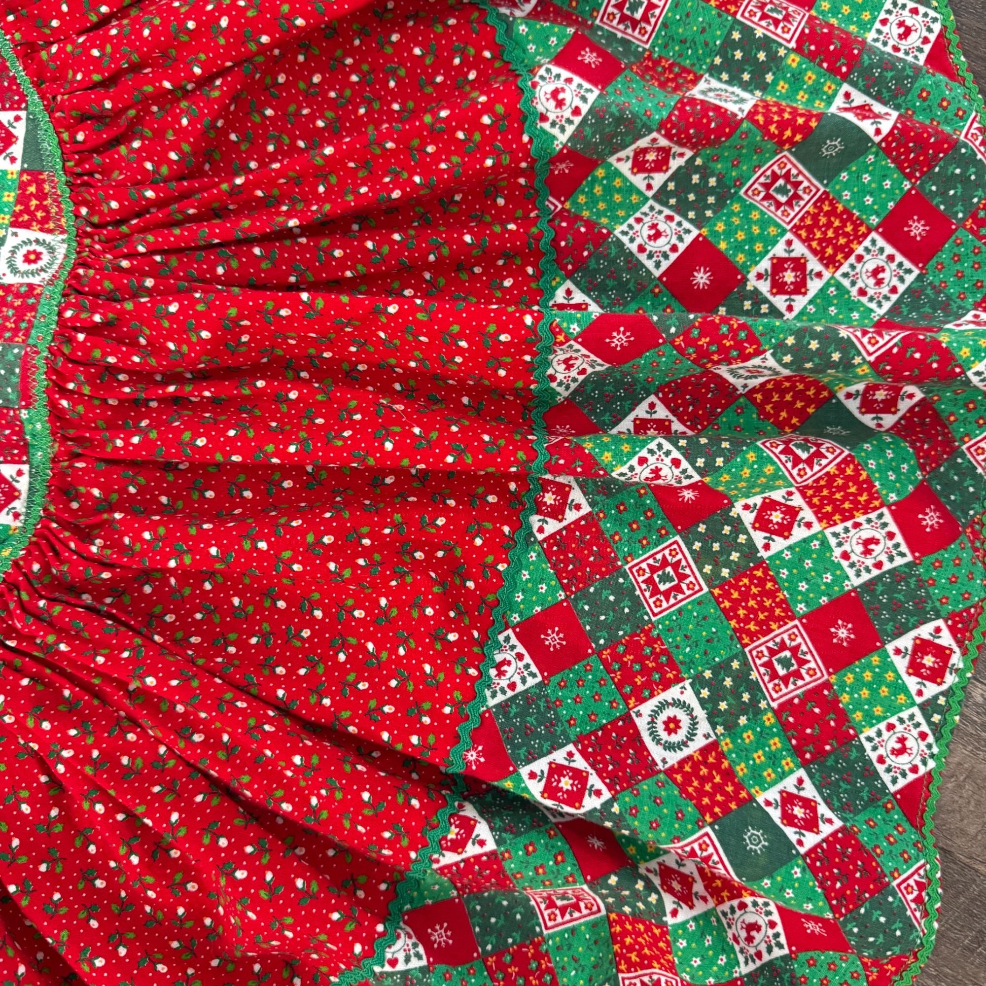Vintage Handmade Christmas Tree Skirt 40"