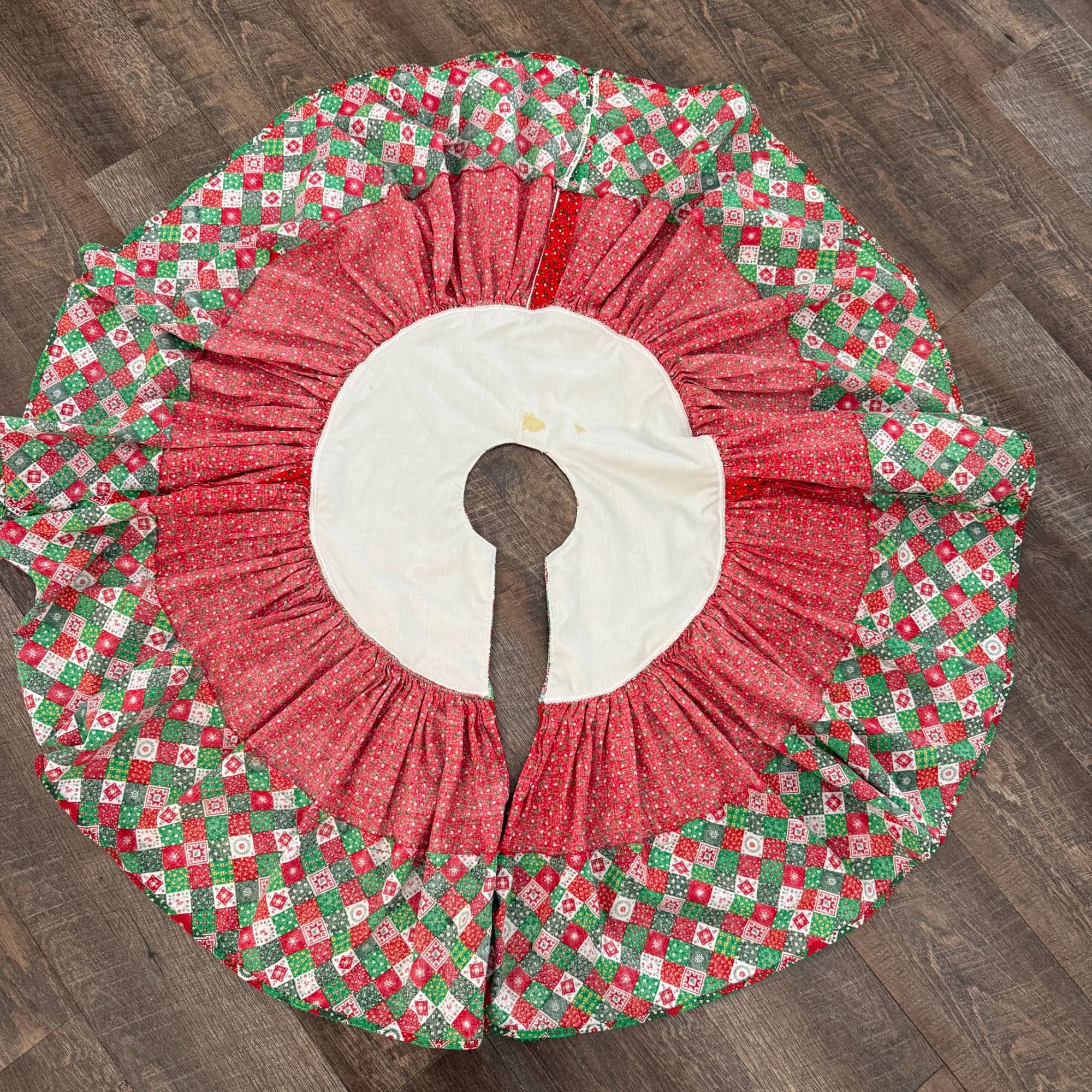 Vintage Handmade Christmas Tree Skirt 40"