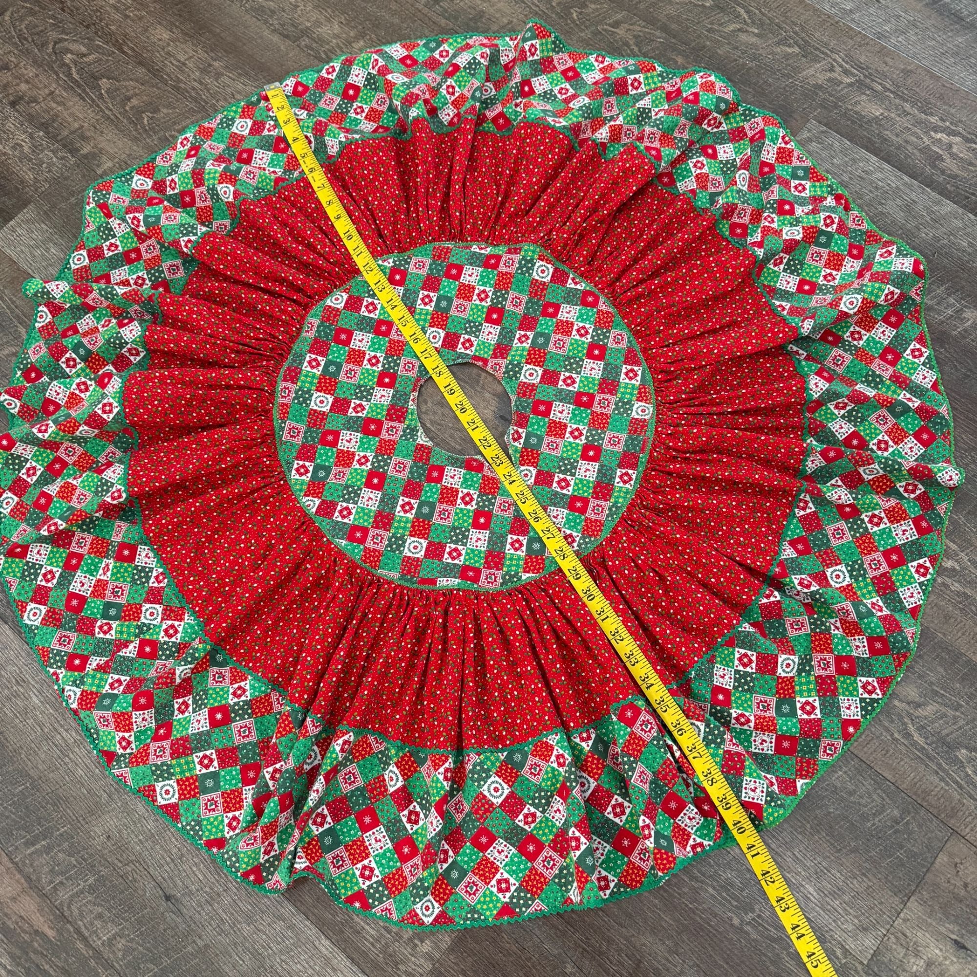 Vintage Handmade Christmas Tree Skirt 40"
