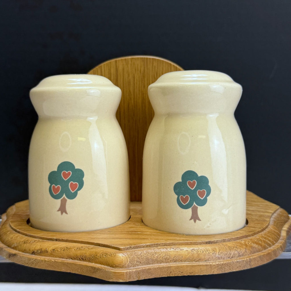 Vintage Americana Folk Art Salt & Pepper Shaker Set With Wooden Napkin Holder