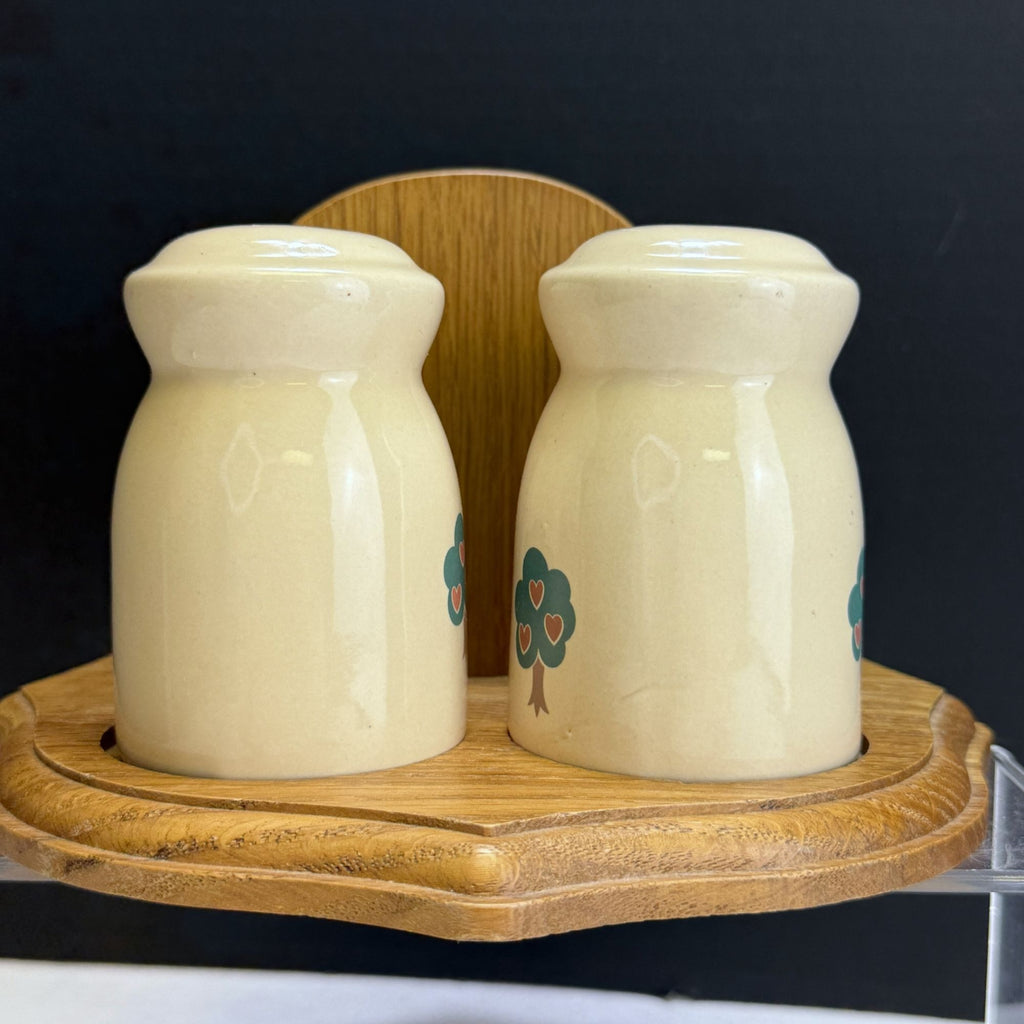 Vintage Americana Folk Art Salt & Pepper Shaker Set With Wooden Napkin Holder