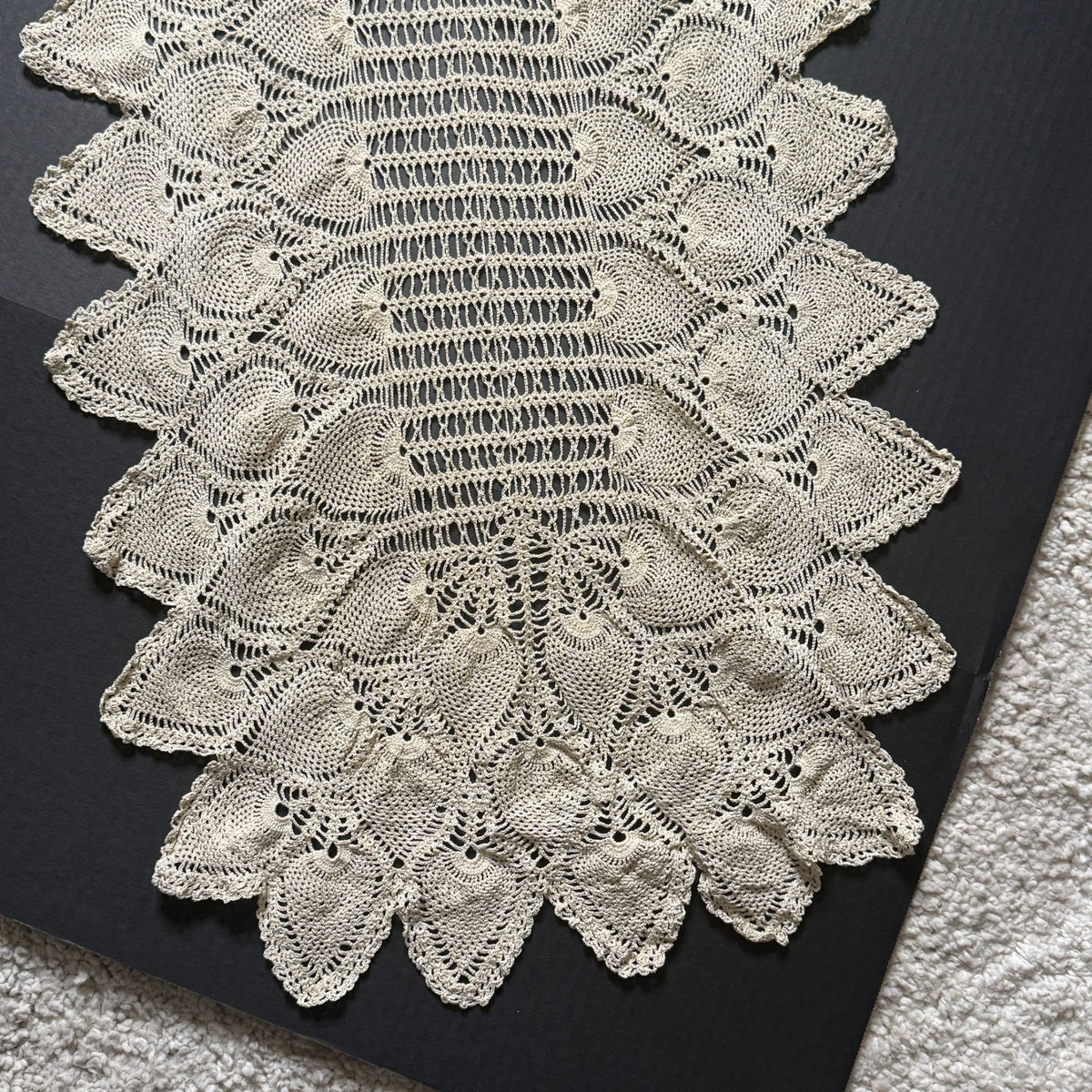 Vintage Hand Crocheted Pineapple Table Runner Ivory Ecru Lace 50" x 19"