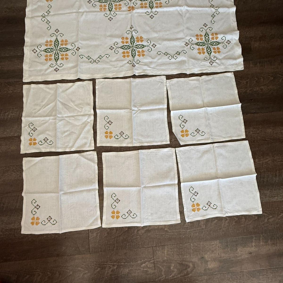 Vintage Cross Stitch Embroidered Tablecloth 6 Napkins Set Green Yellow 7 Pc
