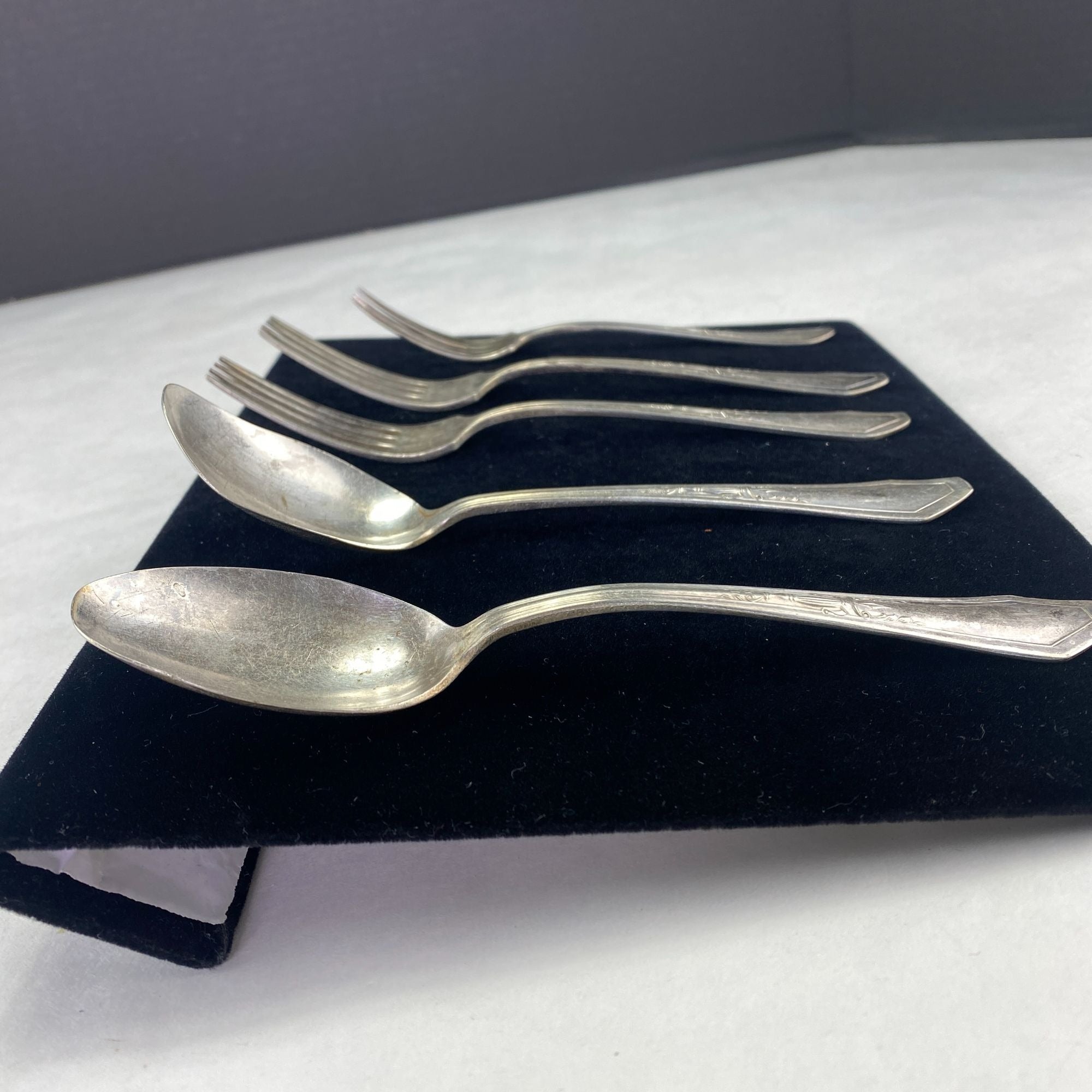 Vintage Oneida Glastonbury Pearl Silverplate Forks Spoons 5 Pcs