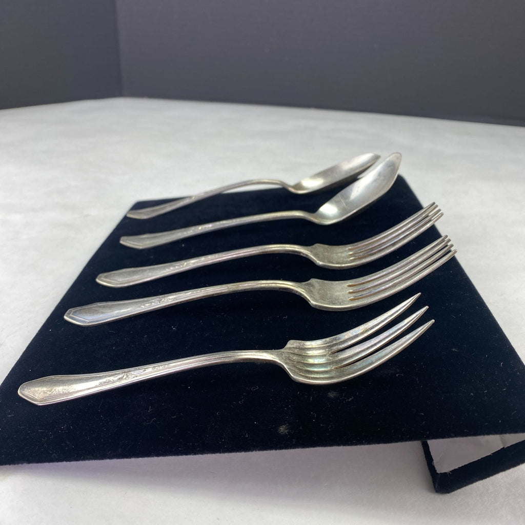 Vintage Oneida Glastonbury Pearl Silverplate Forks Spoons 5 Pcs