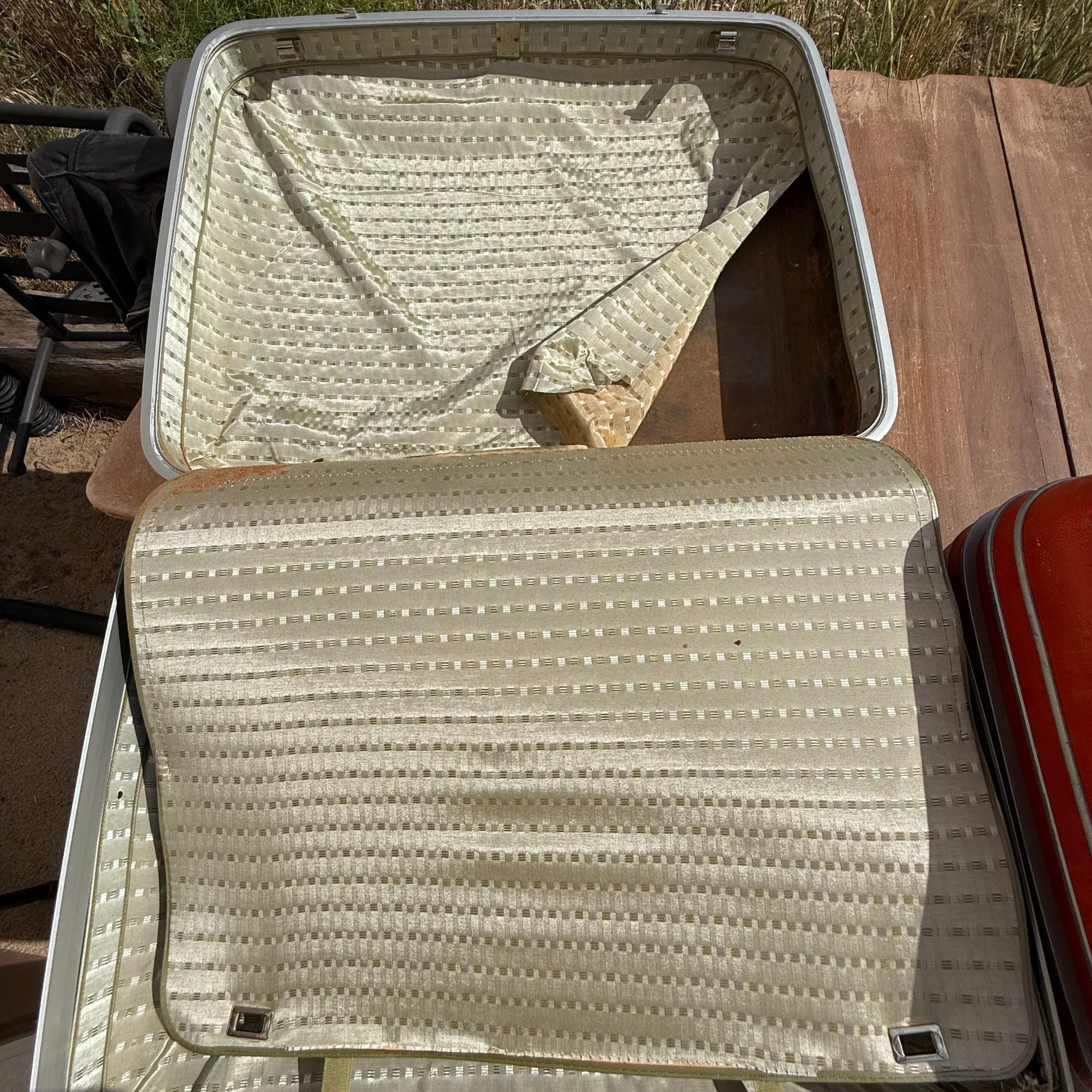 Vintage Retro Hard Side Luggage Suitcases!
