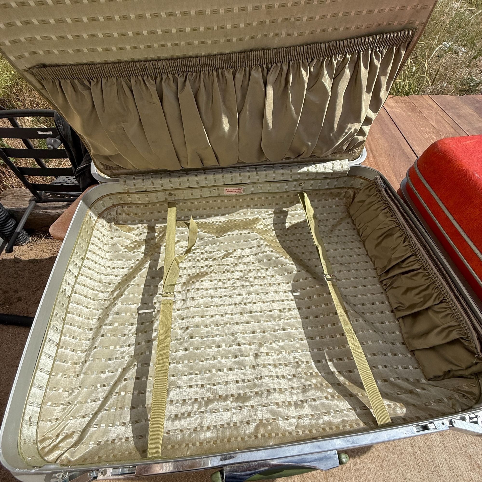 Vintage Retro Hard Side Luggage Suitcases!
